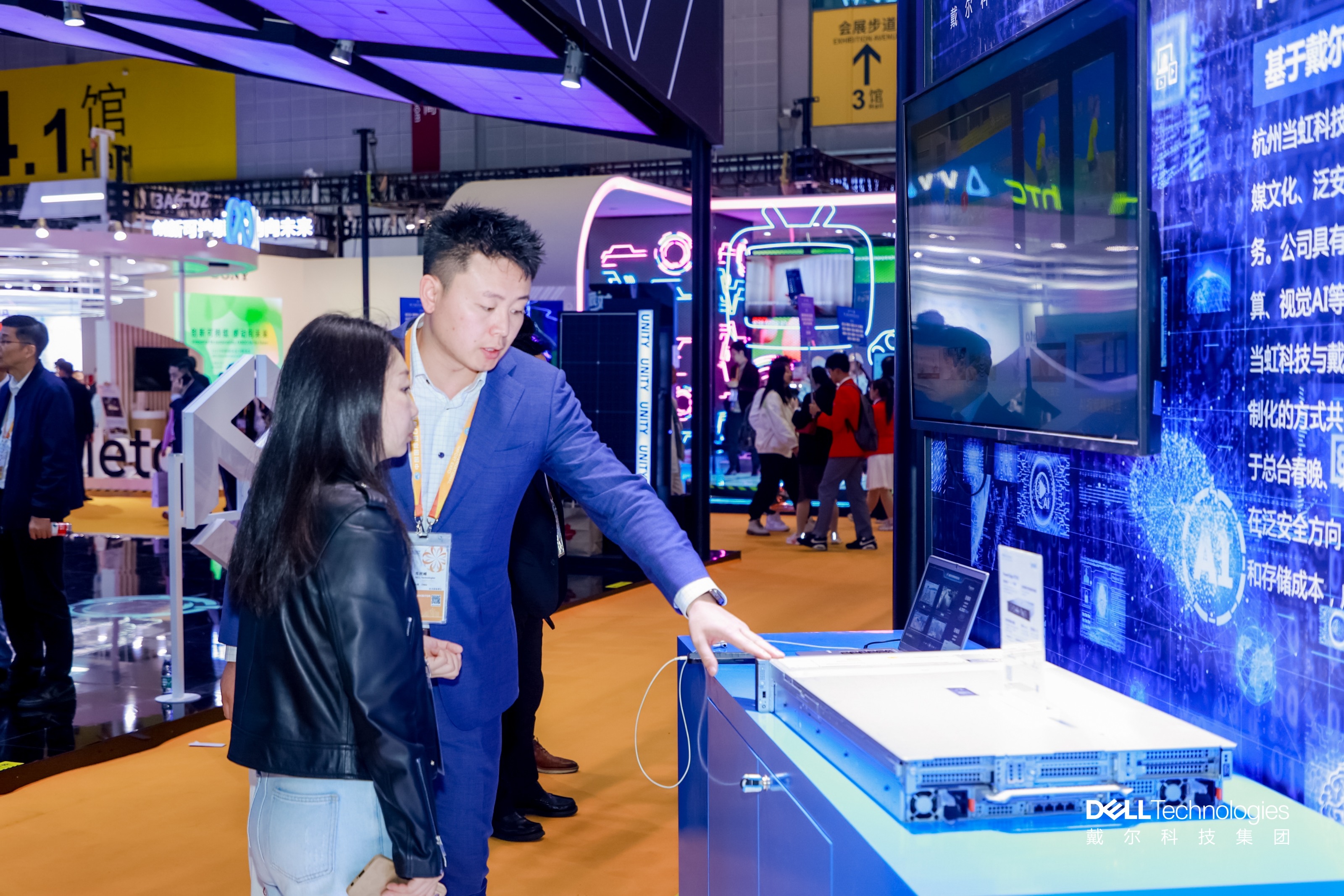兴发娱乐科技@进博会：与Intel、Dell一起，打造沉浸式